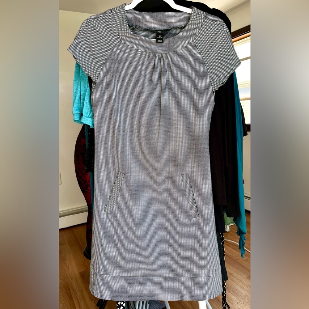 H&M Cap Sleeve Fitted Black/White Retro Mod 60’s Short Dress Pockets Small/Sz 4